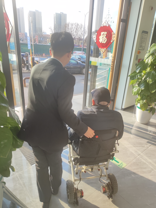 股票配资讯 农行济南历山北路支行：暖心服务获赞誉